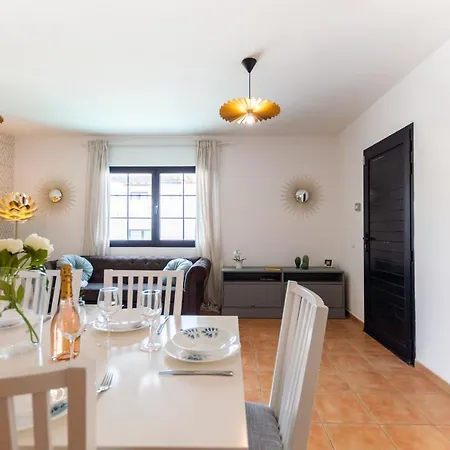 Golden Deluxe By Avila Willa