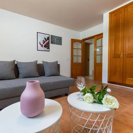 Golden Deluxe By Avila *