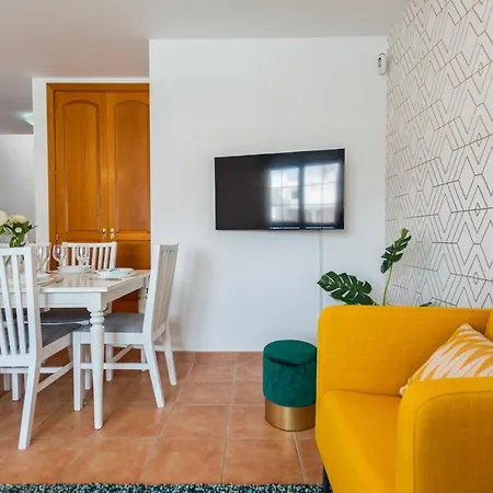 Golden Deluxe By Avila فيلة